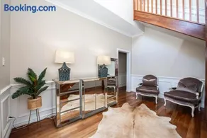 4 Bedroom Luxury Home in South Perth - Image 1