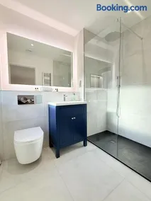 Woodlands House with Hot Tub - Image 5