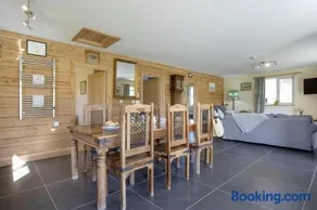 Watermead Lodge - Image 3