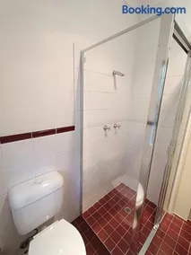 Comfortable Queen Room in Heart of Merrylands - NM2 - Image 2