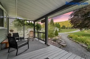 Rustic Cabin Getaway Close to Everything Fun! - Image 5