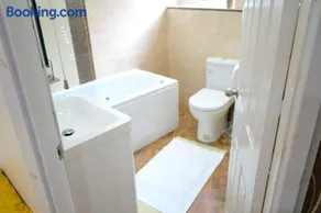 4 bedroom cosy home Birmingham - Image 5