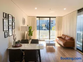 Cozy 2 Bedroom Apt at Waterloo - Image 1