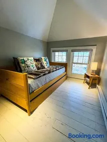 Craftsman's Main Floor With Huge Deck - Image 3
