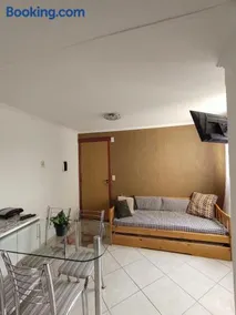 Apartamento térreo, bem equipado, com estacionamento, pra seis pessoas - Image 2