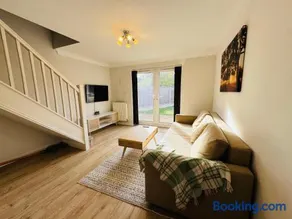 Mezzo House- Entire property - Image 2