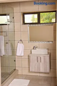 Zoe Bush Lodge - Image 3