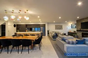Aroha on Florence by Sothebys Luxury Rental Homes - Image 3