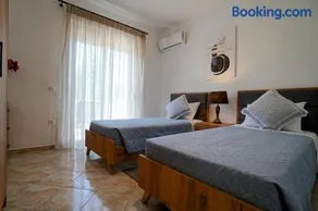 Anna's Apartments - Image 3