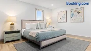 Sleeps 8 - Walk to Beach - Bright OC Condo - Image 3