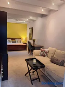 Bishopsfield Guesthouse Rondebosch - Image 3