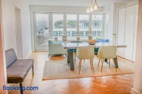 Downtown Zurich - Large, quiet private room "Jura" in homestay - Enge station - Lake & City - For 1 person - Image 4