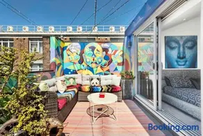 Modern spacious 3 bedroom penthouse in Enmore - Image 2