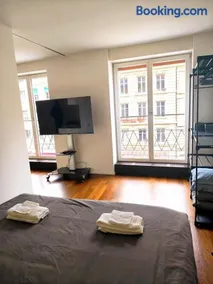 Central 2-Room Apartment in City Center - Image 3