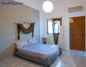 Casa Sofianna 2-bedroom home next to sandy beach - Image 2