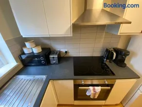 Riverside 2 Bedroom Apartment - Central Location - Image 4