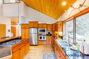 Tilikum House - Image 3