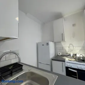 Apartment - Sleeps 2 - Parking - Image 2