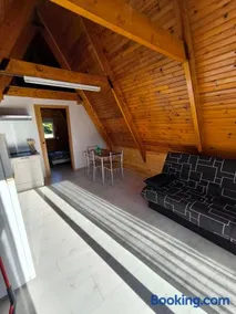Petit chalet avec terrasse - Image 4