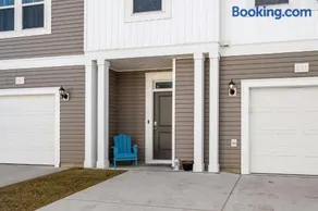 Little River 3BR Villa with Outdoor Movies & Fire Pit, Indoor Fire Place, Arcades, & Beach! - Image 3