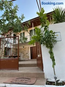 Loucy’s Art Home - Image 5
