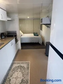 Turners Beach Holiday Cabin - Image 3
