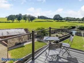 Henrhiw Farm House at Henrhiw Farm Cottages - Image 3