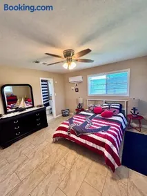 The Rustic Anchor Retreat at Lake Sommerville - Image 3