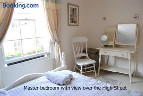 High Street Apartment - Image 2