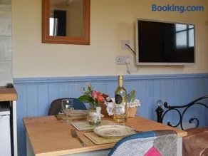 The Shepherd's Hut - Image 3