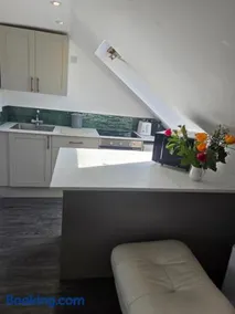 The Fox Apartment LBA - Image 3