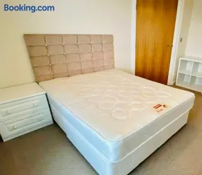 Centrally Located 3 Bed Apartment - Image 3