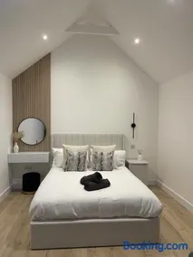 The Lodge Hideaway in Cowes - Image 1
