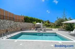 Legantes Luxury Apartments with shared pool - Image 2
