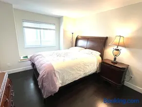 European-American Style Suite - Image 3