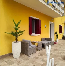 YARD 151 - Image 2