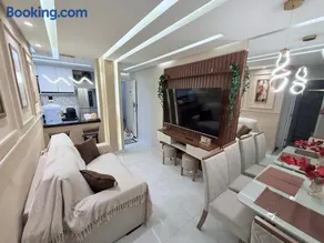 Apartamento reformado, confortável e perto de tudo - Image 1