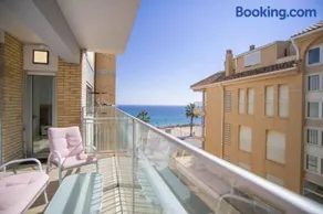 Beautiful Two Bedroom Apartment next to the beachfront - Image 1
