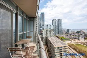DT Toronto Luxury 2 Beds -Lake View-Free Parking - Image 3