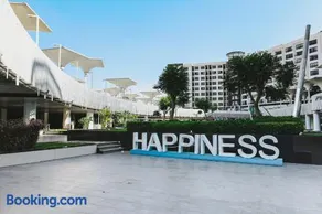 Luxury hotel apartment with pools in front AUC - Image 4