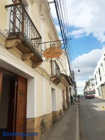 Villa Oropeza Hostel - Image 2