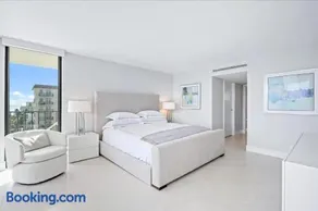 Oceanfront Luxury Retreat with Private Beach - Image 4