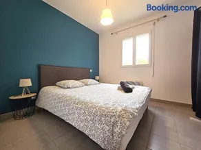 Le Clos Andrée - Charmante maison 8 personnes - 5 lits - Climatisation réversible RDC - Parking 3 véhicules - Garage - Zone Nord Montauban - Terrasse et jardin - Image 4