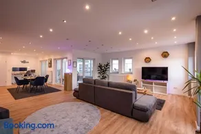 Serviced-Apartment mit Büro-Setup - Image 1