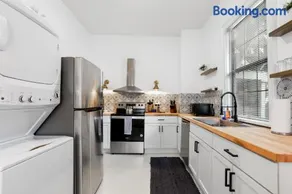 Bright Historic Home, Recently Renovated, Near Downtown, SCAD, & Starland Yard - Image 2