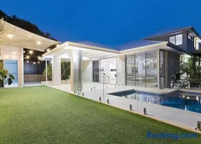 MiaMia Ultra Modern Home with Pool and Courtyard - Image 1