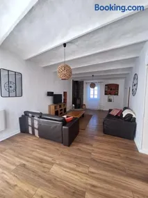Maison en pierre avec piscine - Image 2
