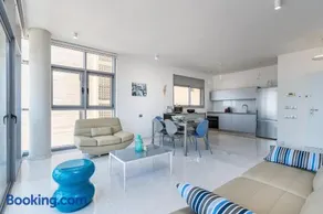 Beautiful Sunny 3 bedrooms in font of the beach - Image 4