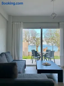 Serene beach house - Image 2
