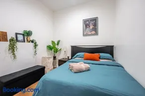 The Artist Loft Trendy 2BR Condo with Parking - Image 1